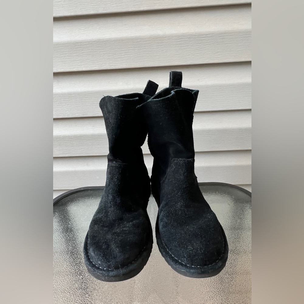 UGG Ankle Boots Black Suede Booties Women’s Shoes 6